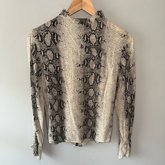 Snake print cream black long sleeve lightweight button up blouse ruffled collar - Picture 2 of 4